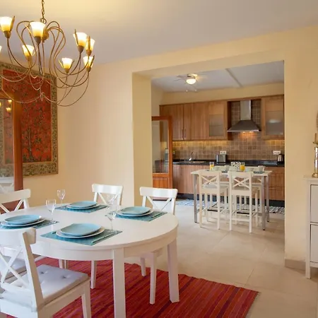 Quiet House In Village Center With Mountains Views *