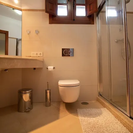 Quiet House In Village Center With Mountains Views *